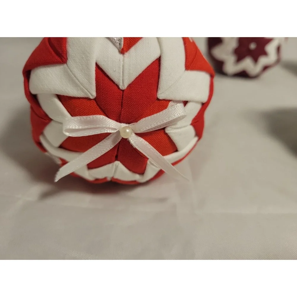 HANDMADE FABRIC FOLDED Quilted‎ HOLIDAY RIBBON CHRISTMAS ORNAMENT BALL Set of 6